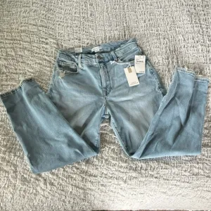NEW Good American high waisted straight leg jeans size 6/28