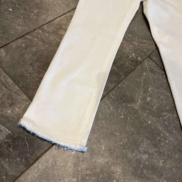 NWOT-DL1961 ~ Size 28 ~ White Mara Straight High Rise Instasculpt Frayed Hem