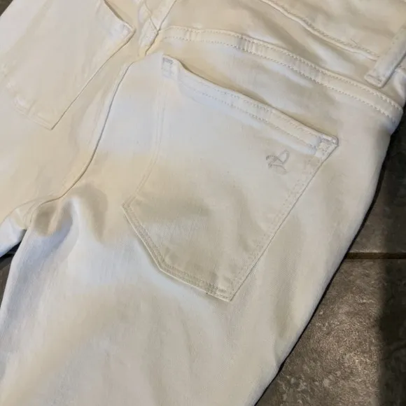 NWOT-DL1961 ~ Size 28 ~ White Mara Straight High Rise Instasculpt Frayed Hem