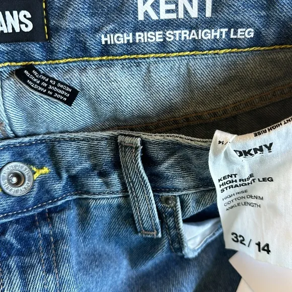 NWT  Dkny Jeans Distressed Frayed Hem Straight Leg Jeans 32/14