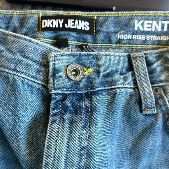 NWT  Dkny Jeans Distressed Frayed Hem Straight Leg Jeans 32/14