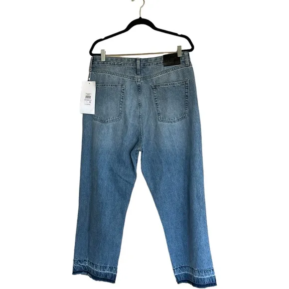 NWT  Dkny Jeans Distressed Frayed Hem Straight Leg Jeans 32/14