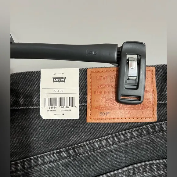 NWT Levi’s 501‎ Spliced Straight Black Raw Hem Jeans Women 27 W27