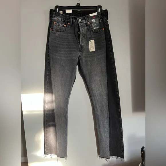 NWT Levi’s 501‎ Spliced Straight Black Raw Hem Jeans Women 27 W27