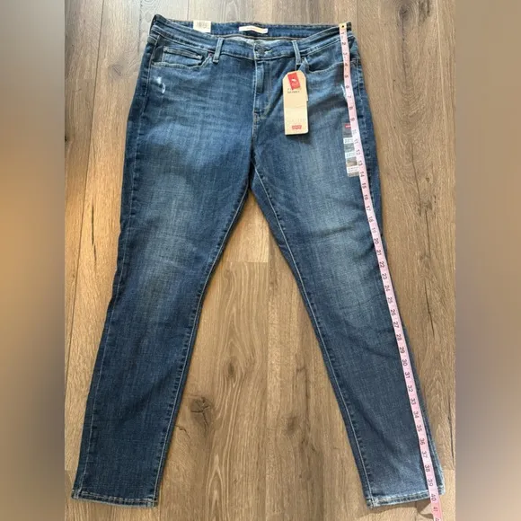 NWT Levi’s 711 Skinny Mid Rise Jeans Women’s Size 34
