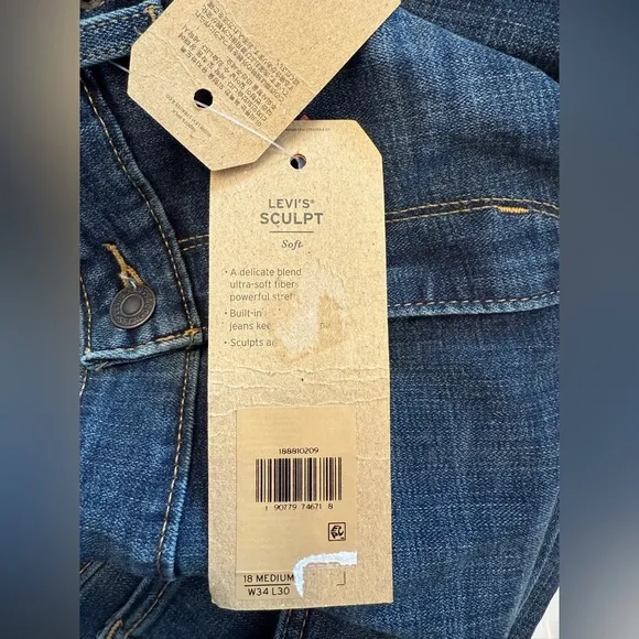 NWT Levi’s 711 Skinny Mid Rise Jeans Women’s Size 34