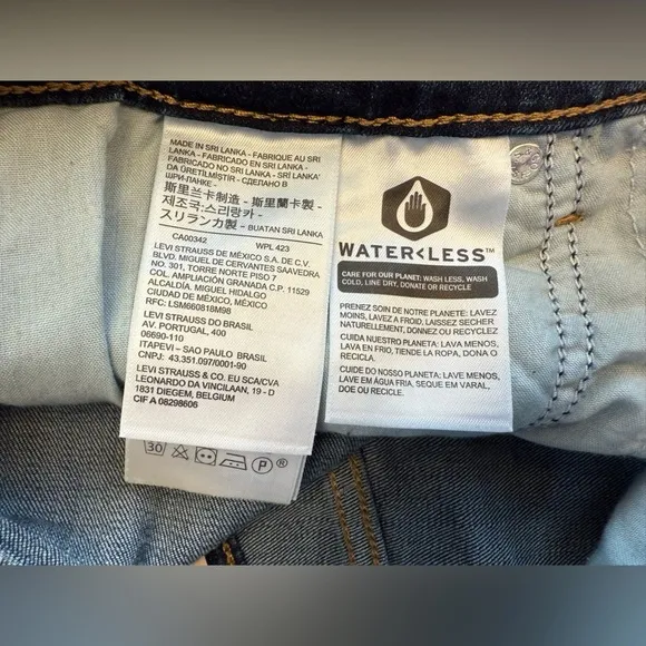 NWT Levi’s 711 Skinny Mid Rise Jeans Women’s Size 34