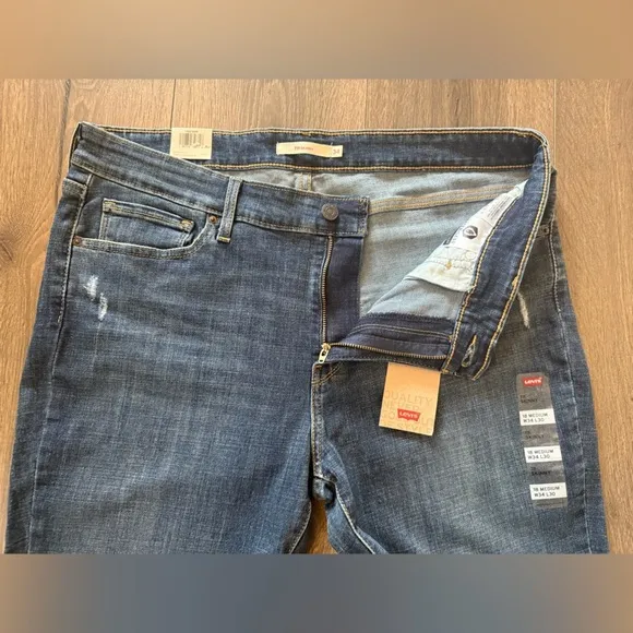 NWT Levi’s 711 Skinny Mid Rise Jeans Women’s Size 34