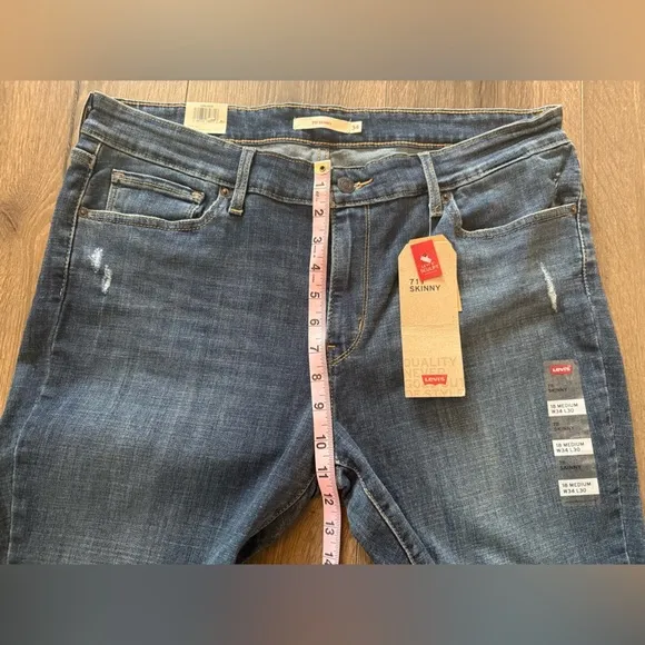 NWT Levi’s 711 Skinny Mid Rise Jeans Women’s Size 34