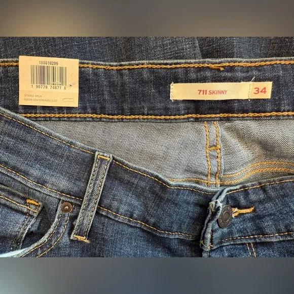 NWT Levi’s 711 Skinny Mid Rise Jeans Women’s Size 34