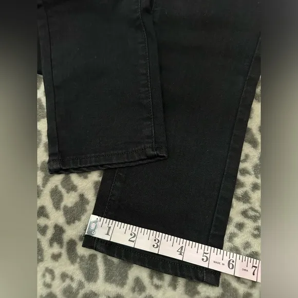 Old Navy Low Rise Rockstar Moto Skinny Jeans in Black Size 4 Regular
