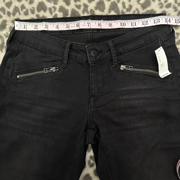 Old Navy Low Rise Rockstar Moto Skinny Jeans in Black Size 4 Regular