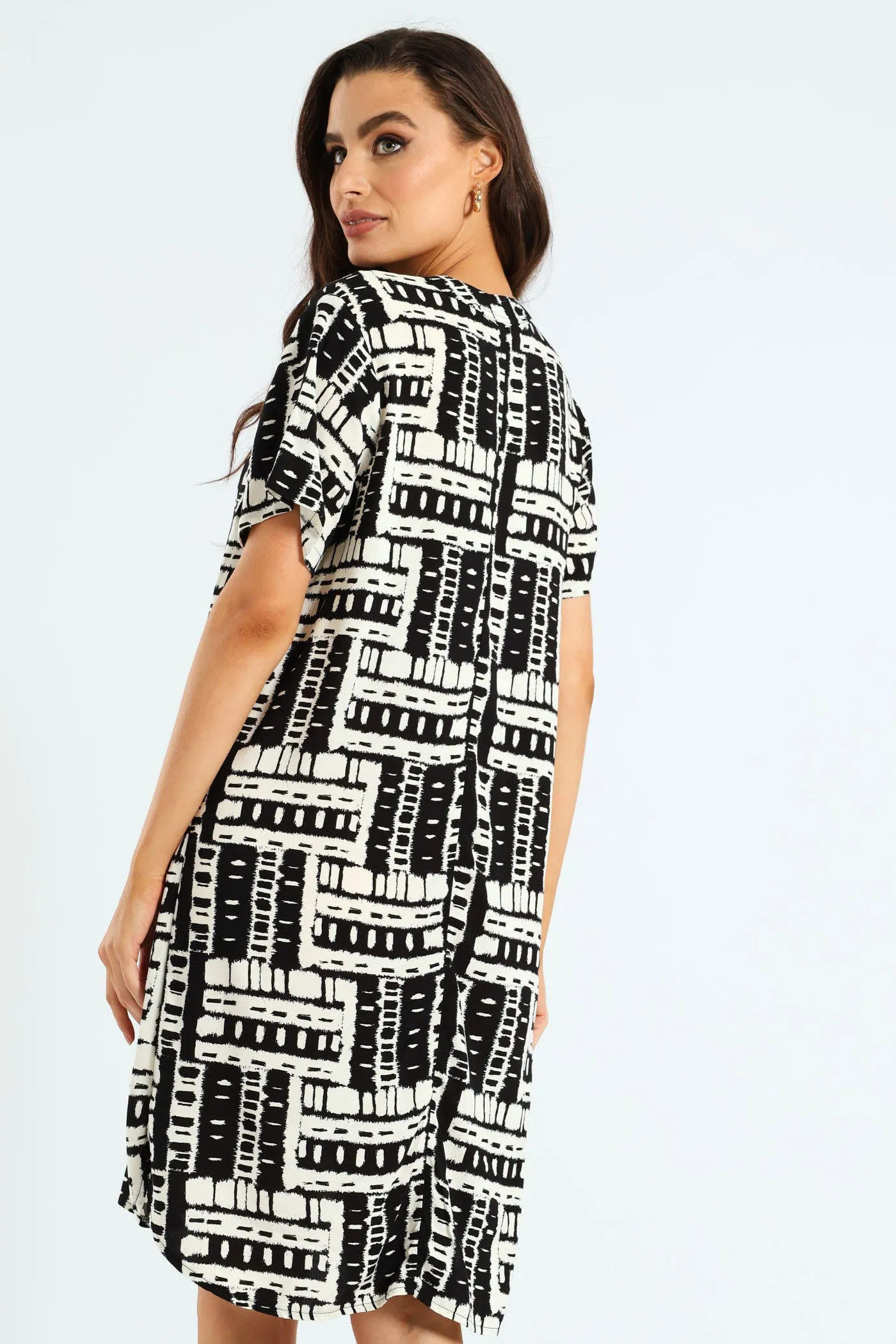 Pleat Front Mandarin Collar Shift Dress - Black/White