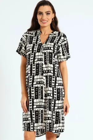 Pleat Front Mandarin Collar Shift Dress - Black/White