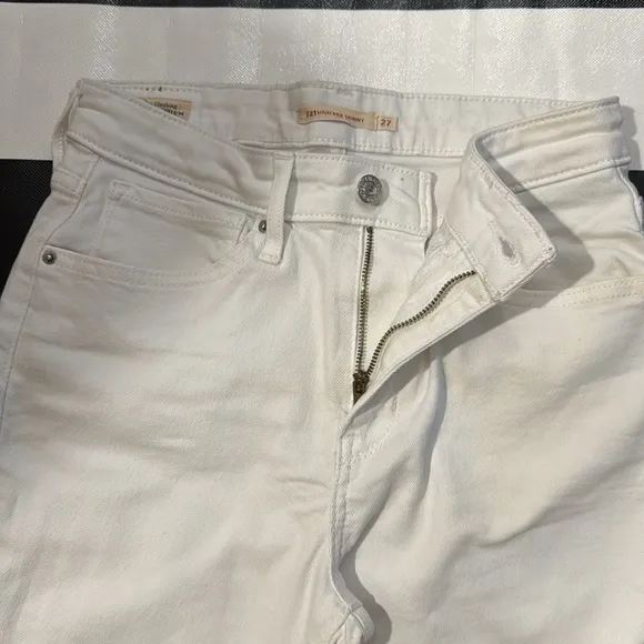 PREMIUM LEVIS HIGH RISE SKINNY JEAN