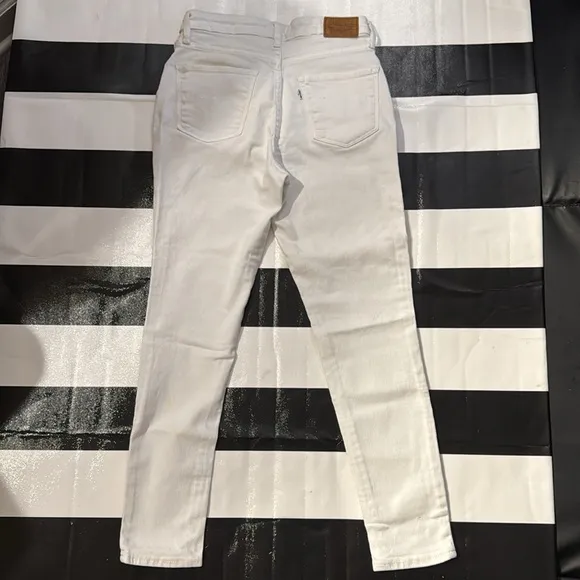 PREMIUM LEVIS HIGH RISE SKINNY JEAN