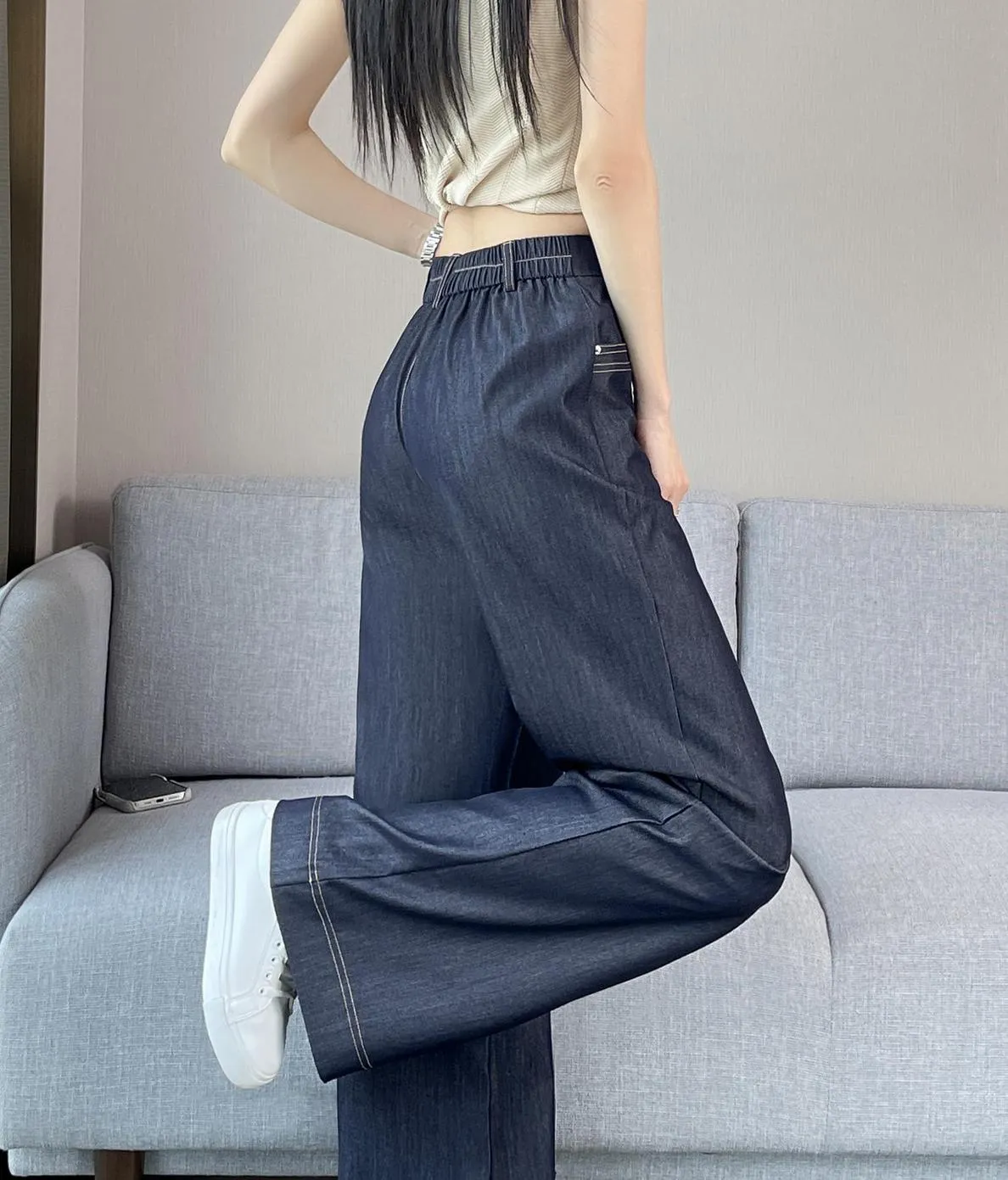 Relaxed-Fit Wide Leg Jeans with Double Stitching for Comfortable Style