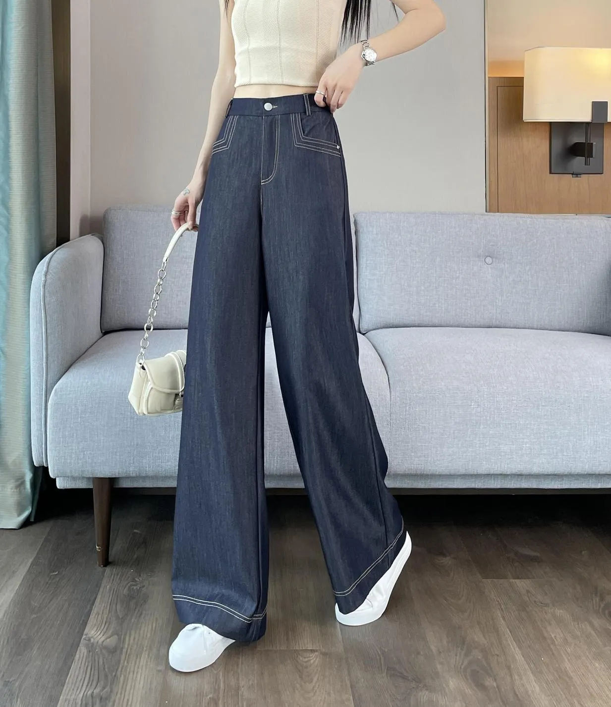 Relaxed-Fit Wide Leg Jeans with Double Stitching for Comfortable Style