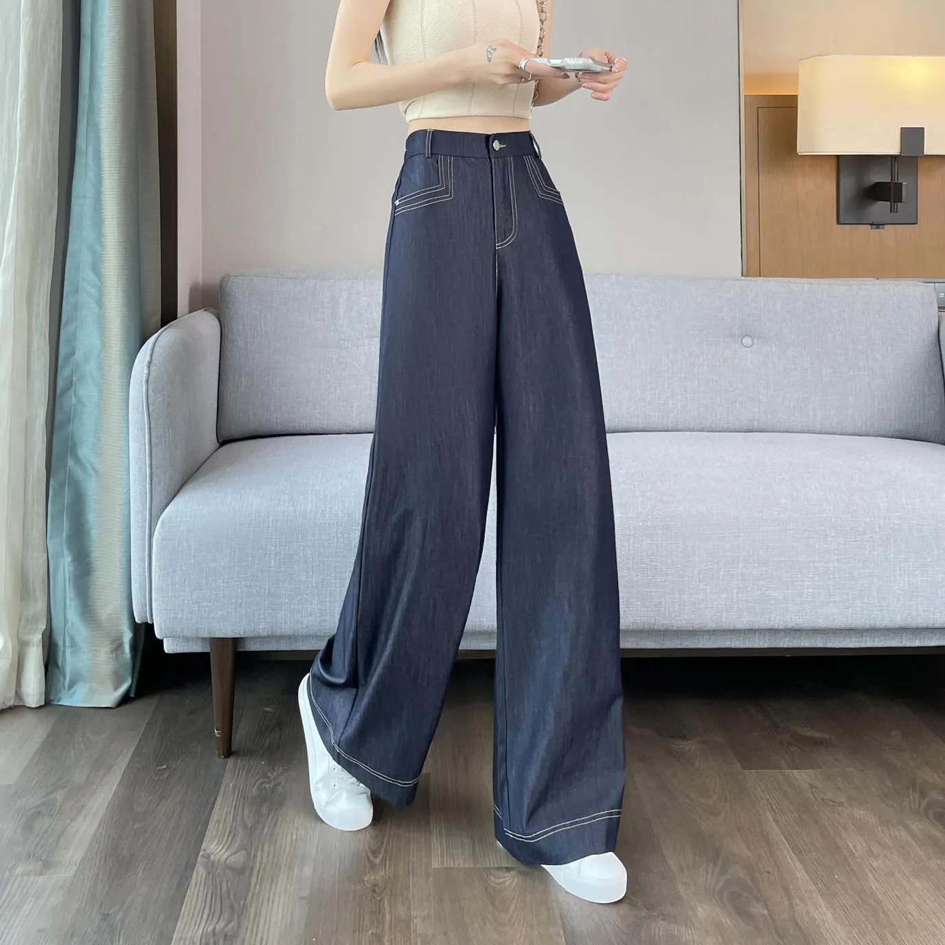 Relaxed-Fit Wide Leg Jeans with Double Stitching for Comfortable Style