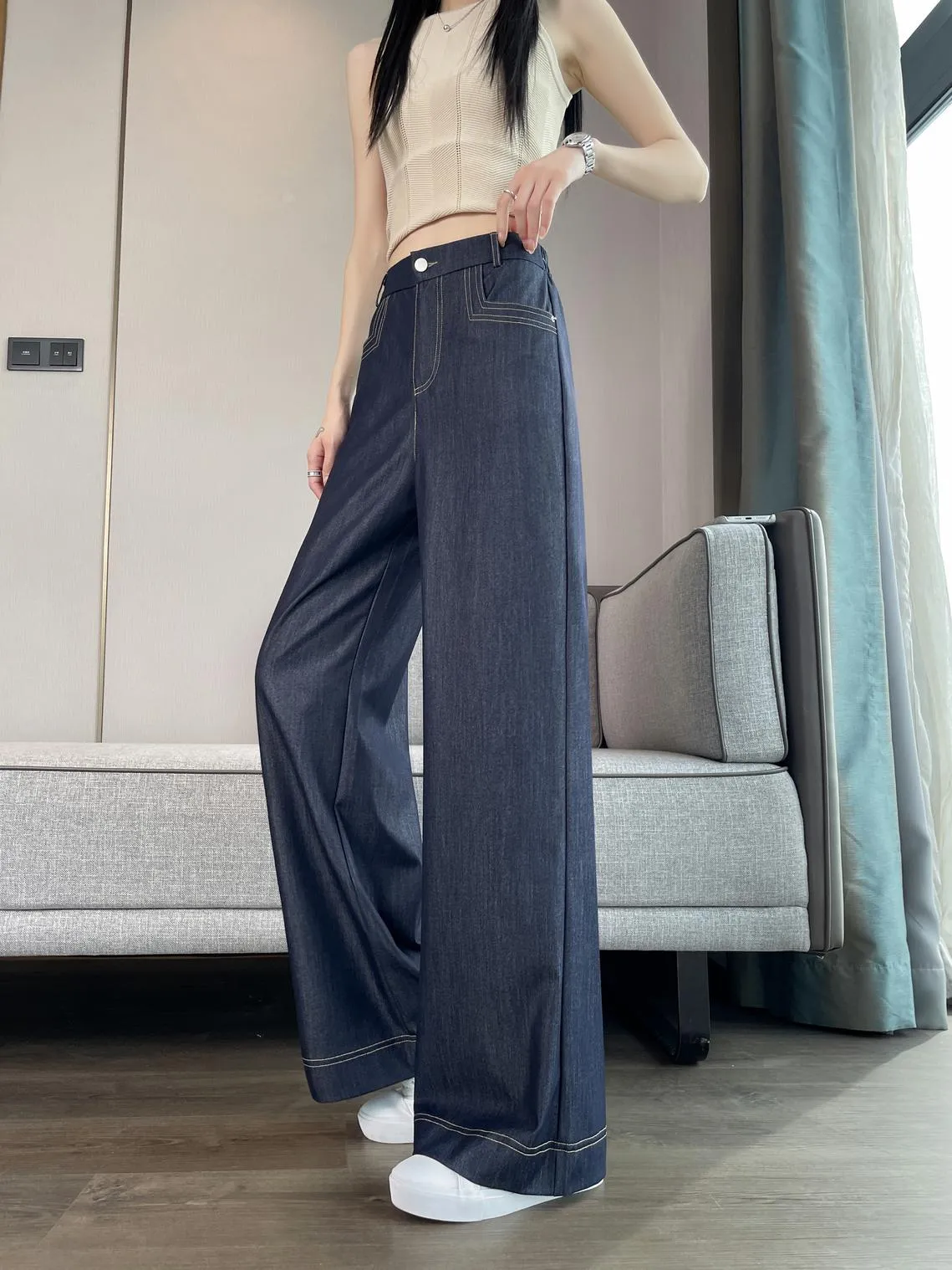 Relaxed-Fit Wide Leg Jeans with Double Stitching for Comfortable Style