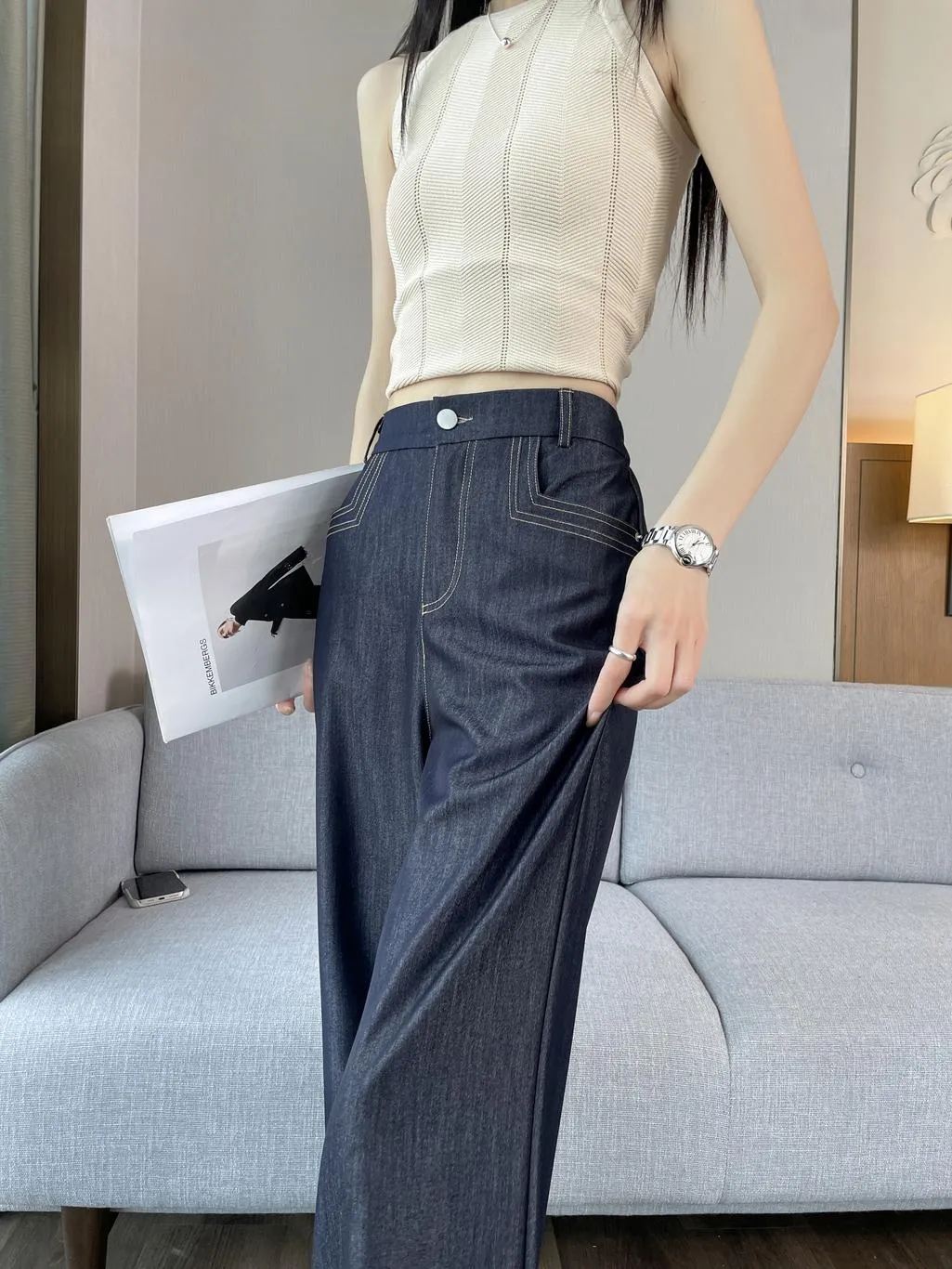 Relaxed-Fit Wide Leg Jeans with Double Stitching for Comfortable Style