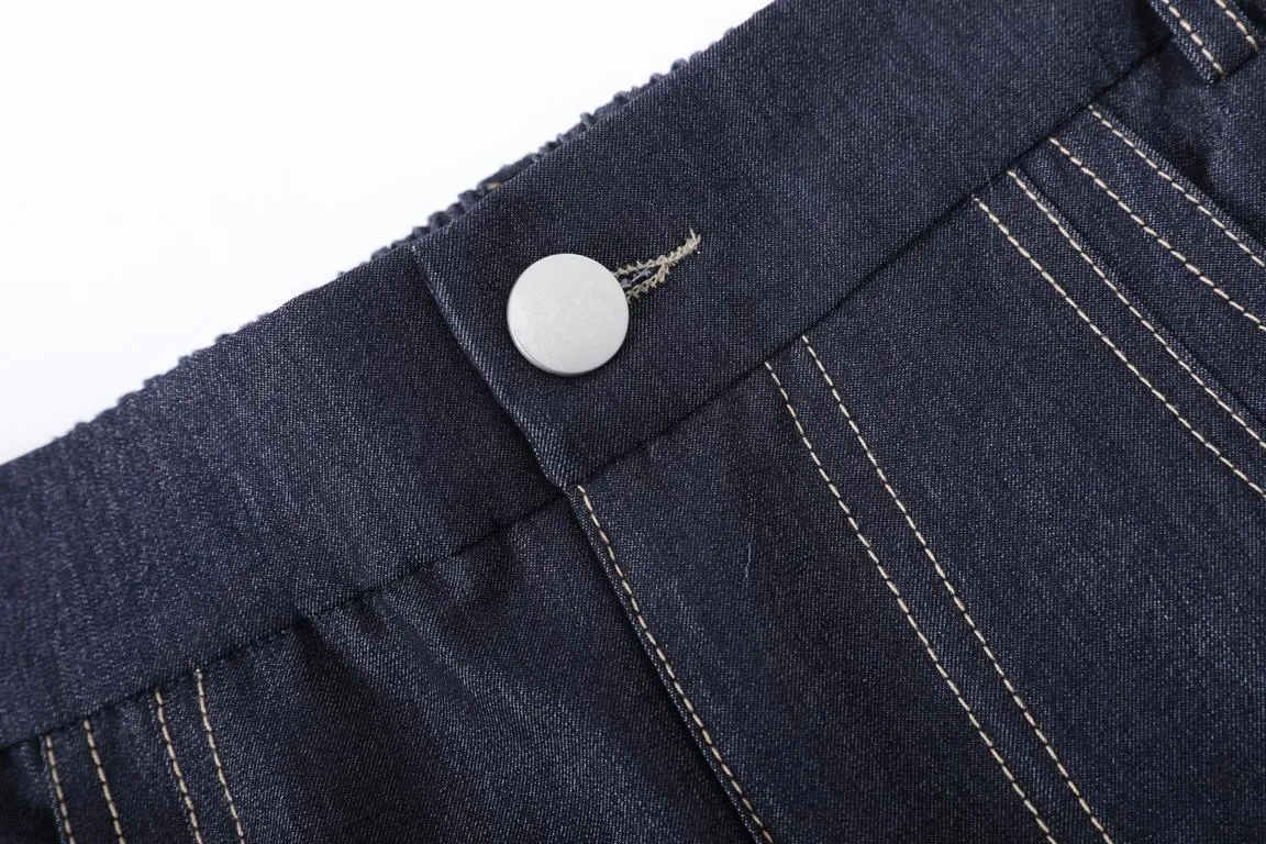 Relaxed-Fit Wide Leg Jeans with Double Stitching for Comfortable Style