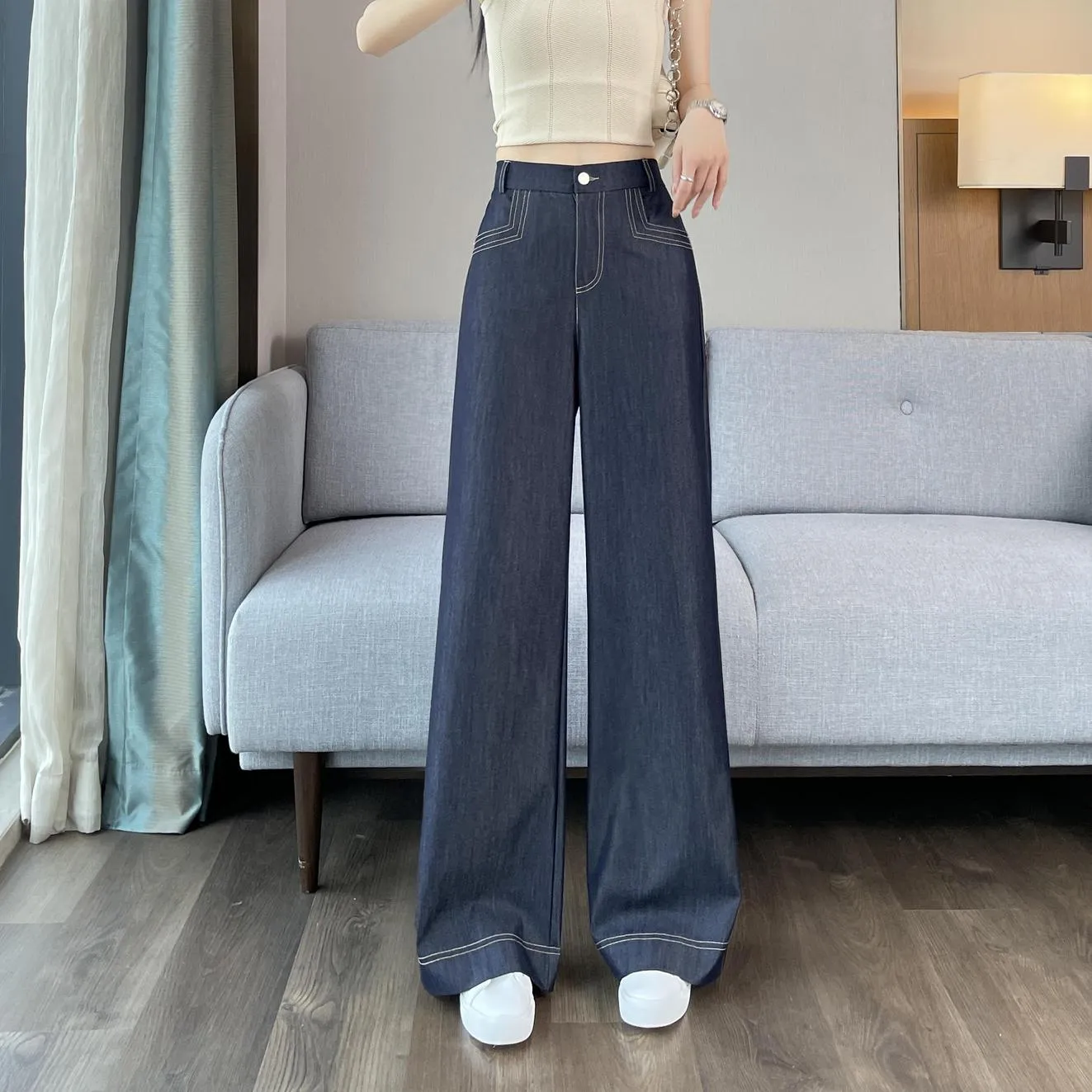 Relaxed-Fit Wide Leg Jeans with Double Stitching for Comfortable Style