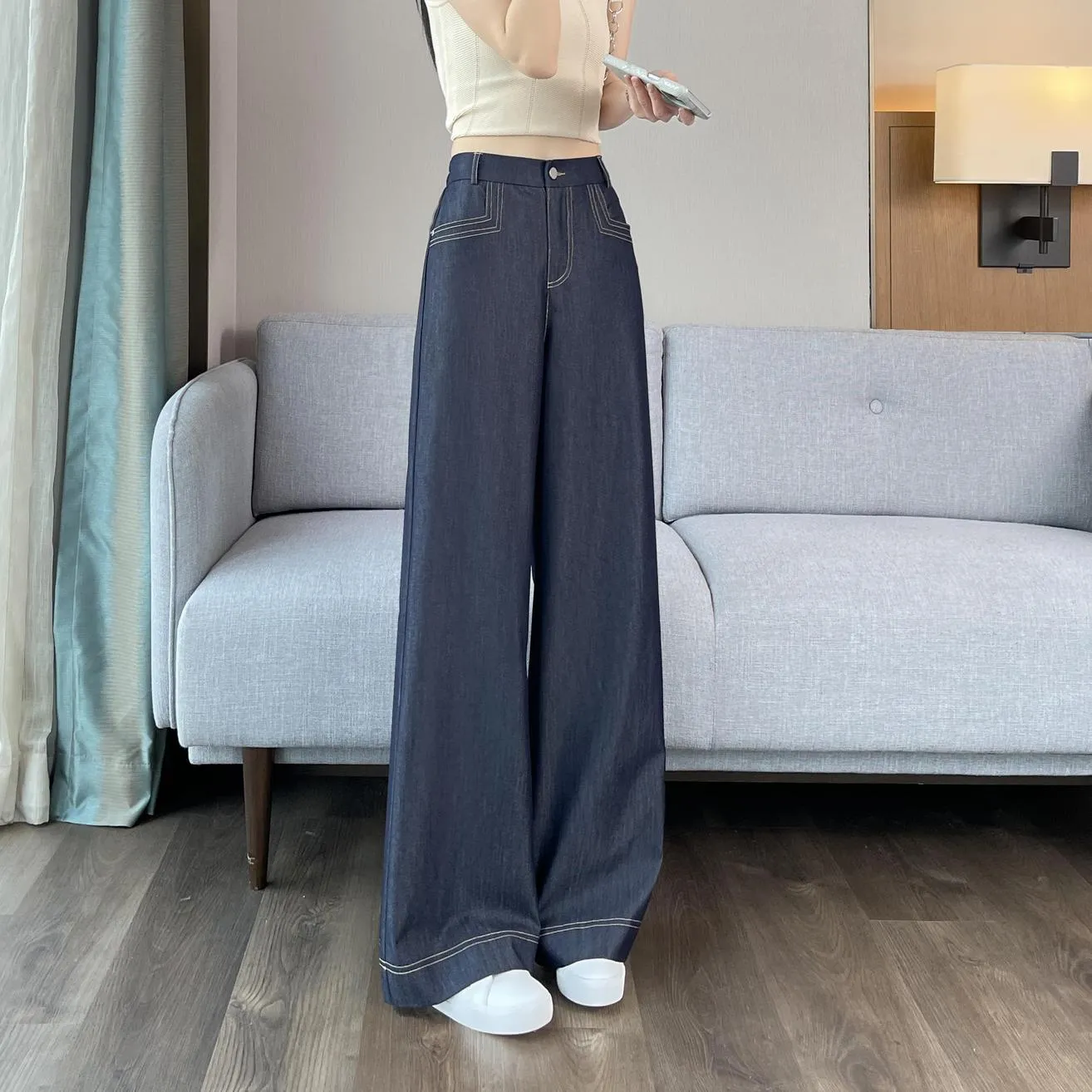 Relaxed-Fit Wide Leg Jeans with Double Stitching for Comfortable Style