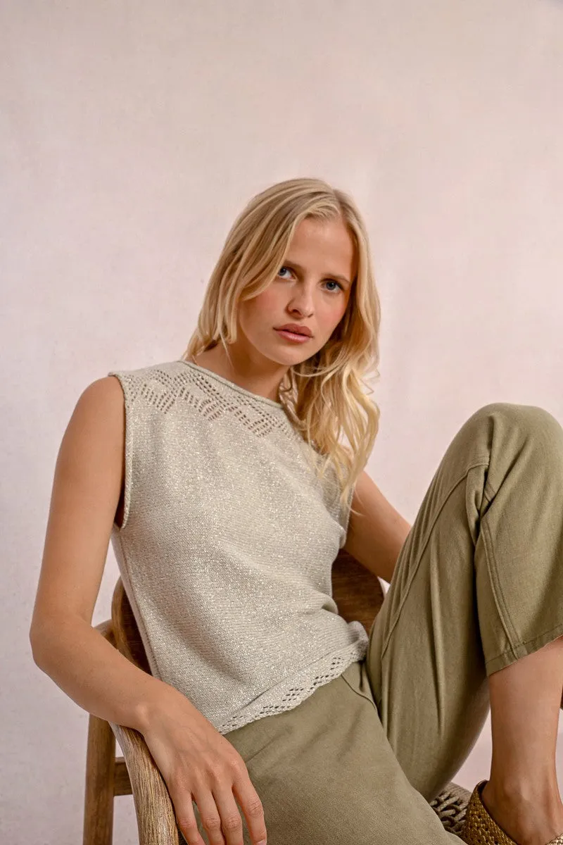 SLEEVELESS KNIT SWEATER