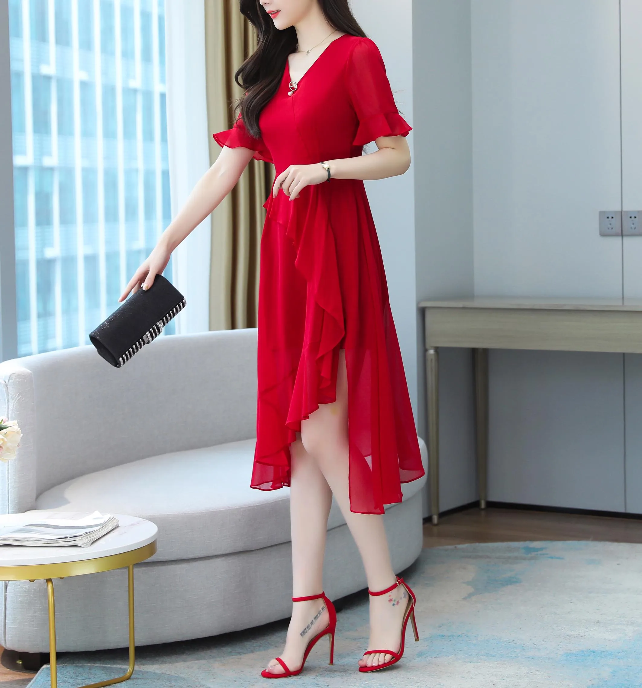 Solid Color Mid-Length Tulle Dress in Chiffon with V-Neck