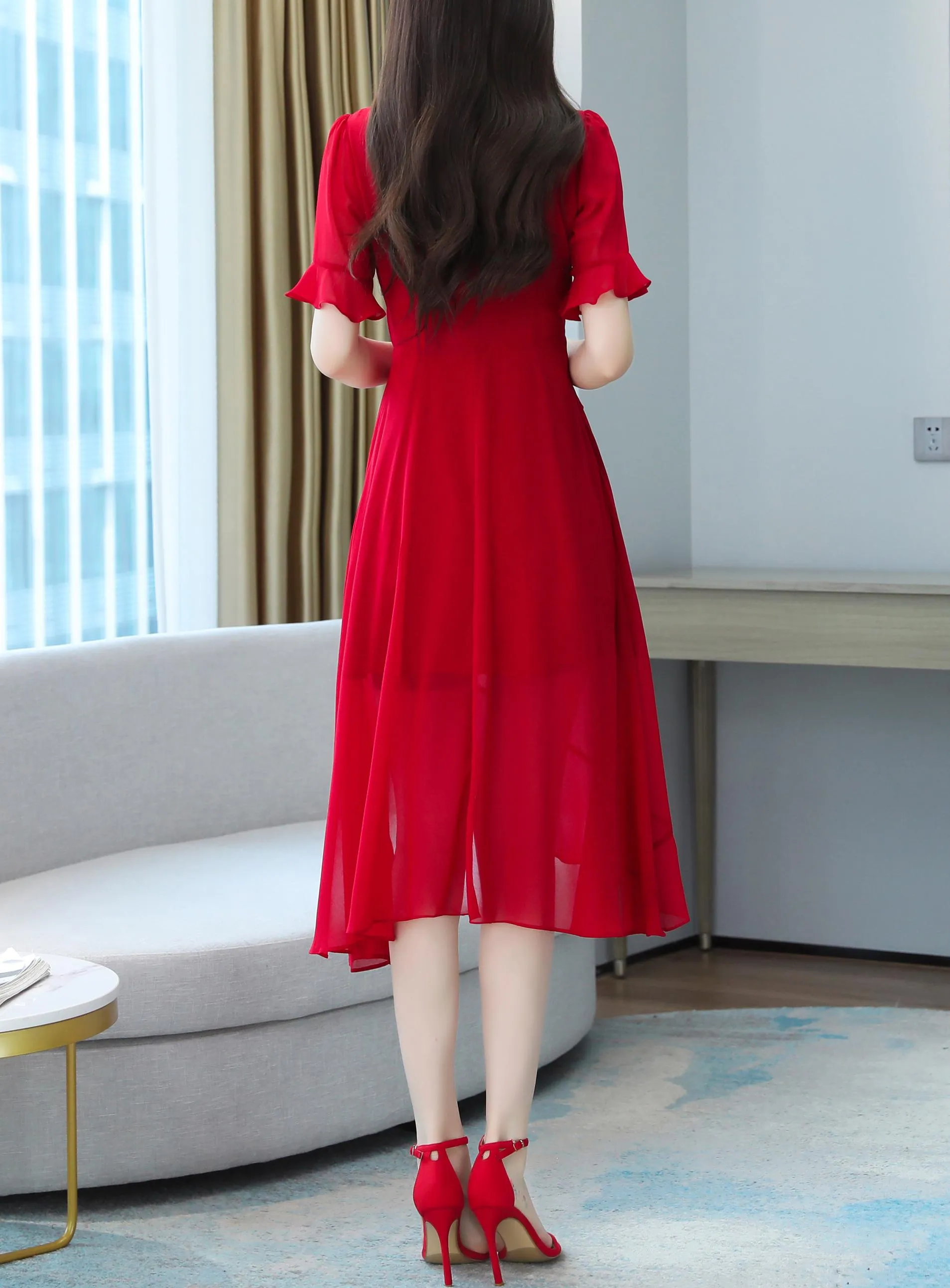 Solid Color Mid-Length Tulle Dress in Chiffon with V-Neck
