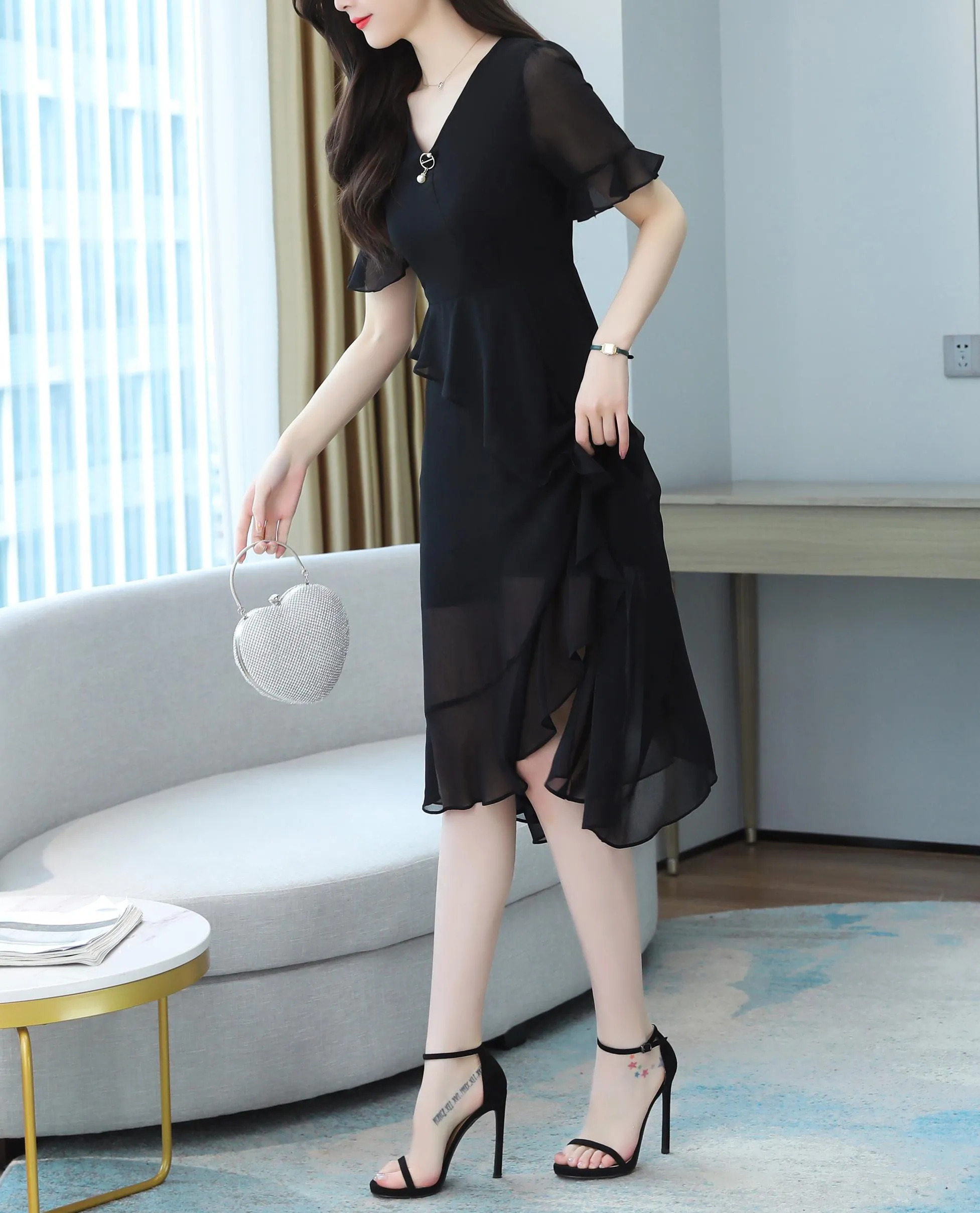 Solid Color Mid-Length Tulle Dress in Chiffon with V-Neck
