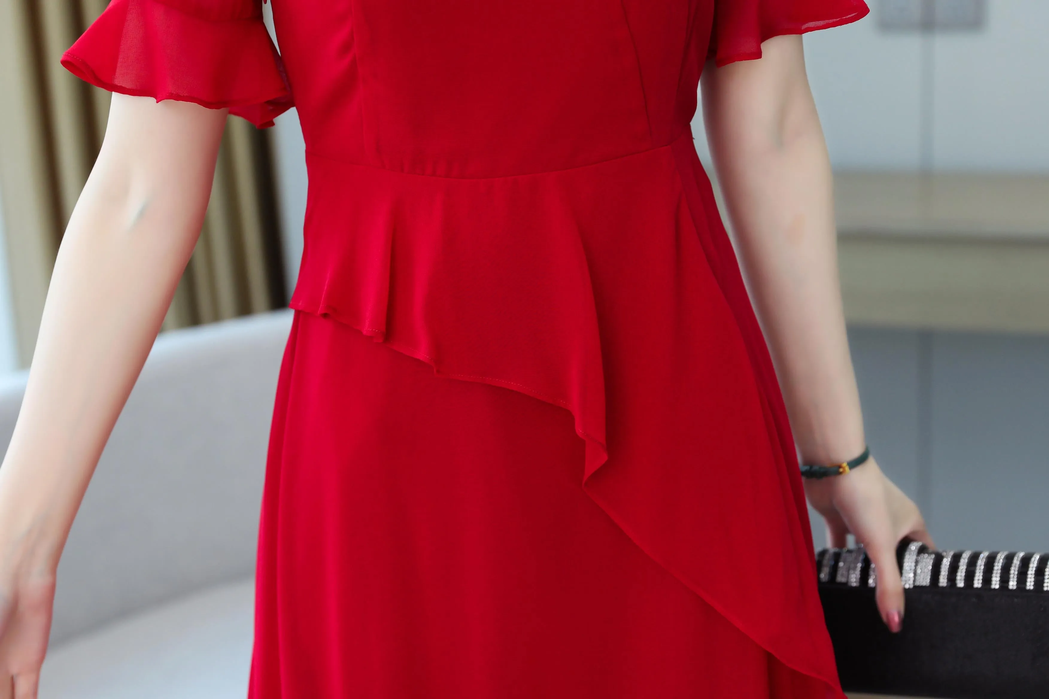 Solid Color Mid-Length Tulle Dress in Chiffon with V-Neck