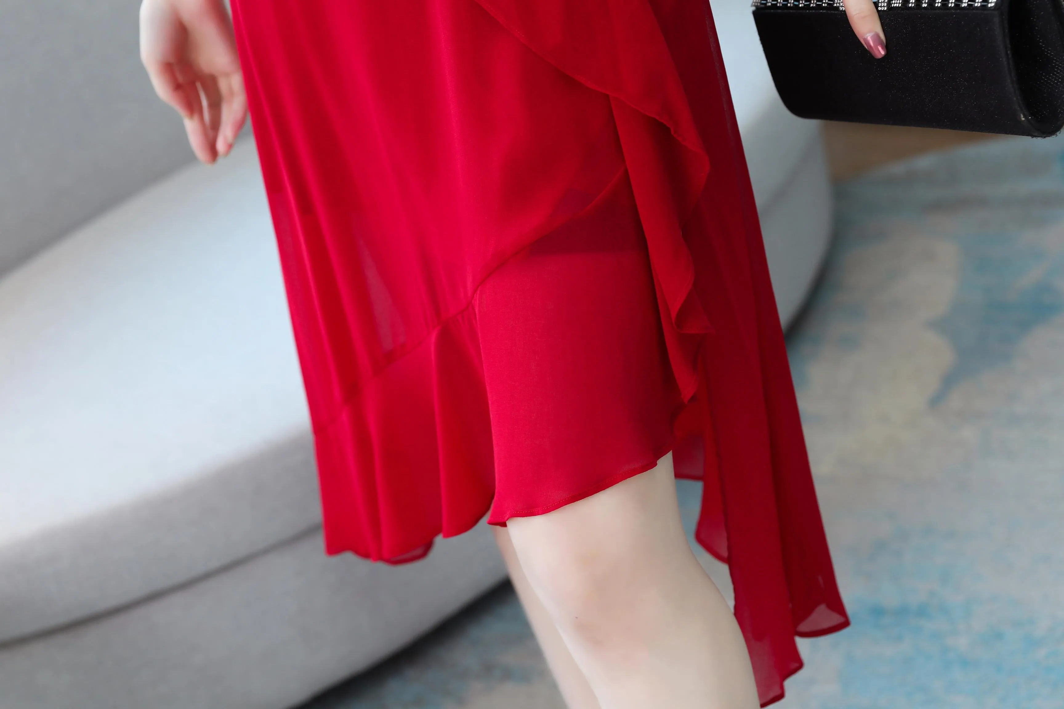 Solid Color Mid-Length Tulle Dress in Chiffon with V-Neck