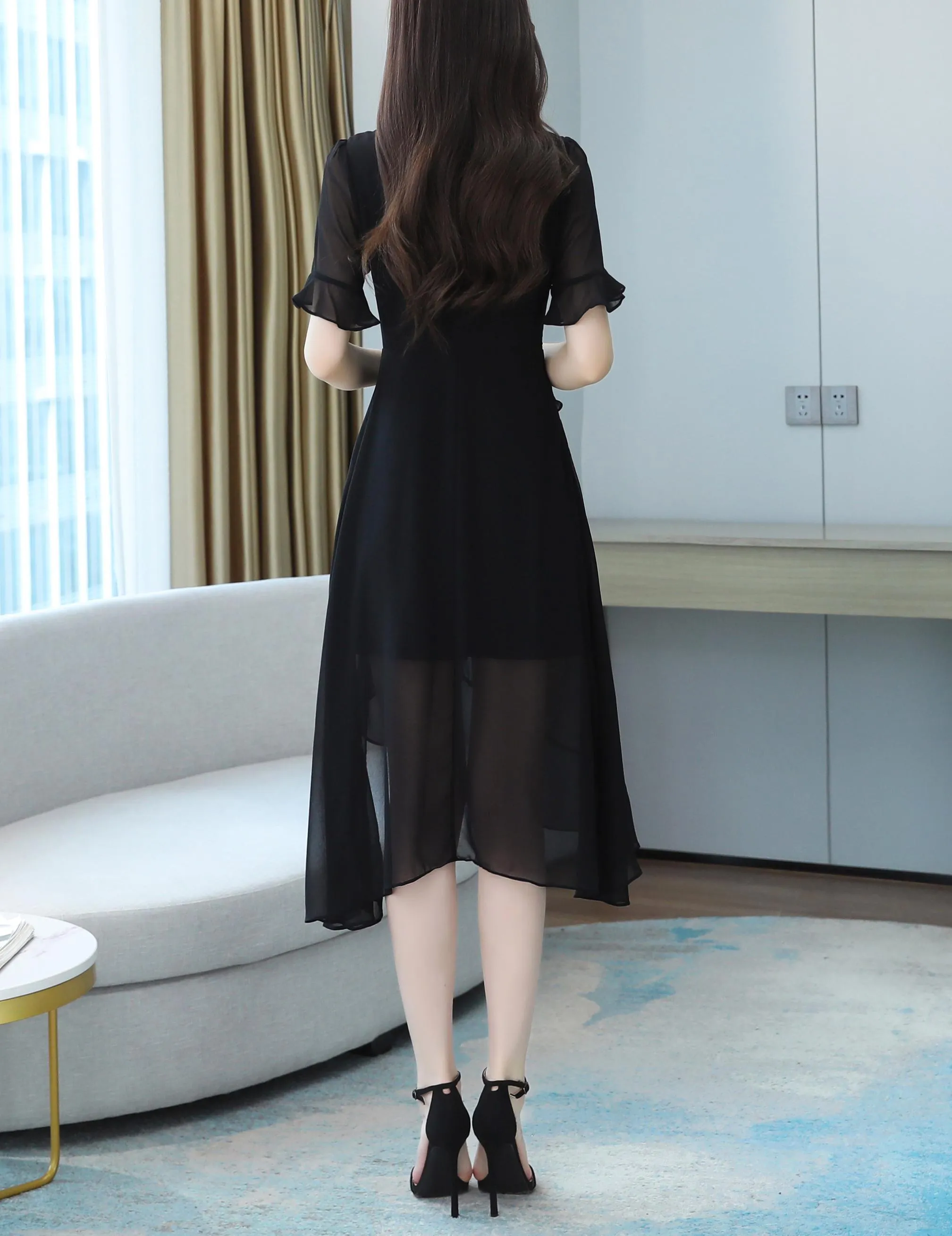 Solid Color Mid-Length Tulle Dress in Chiffon with V-Neck