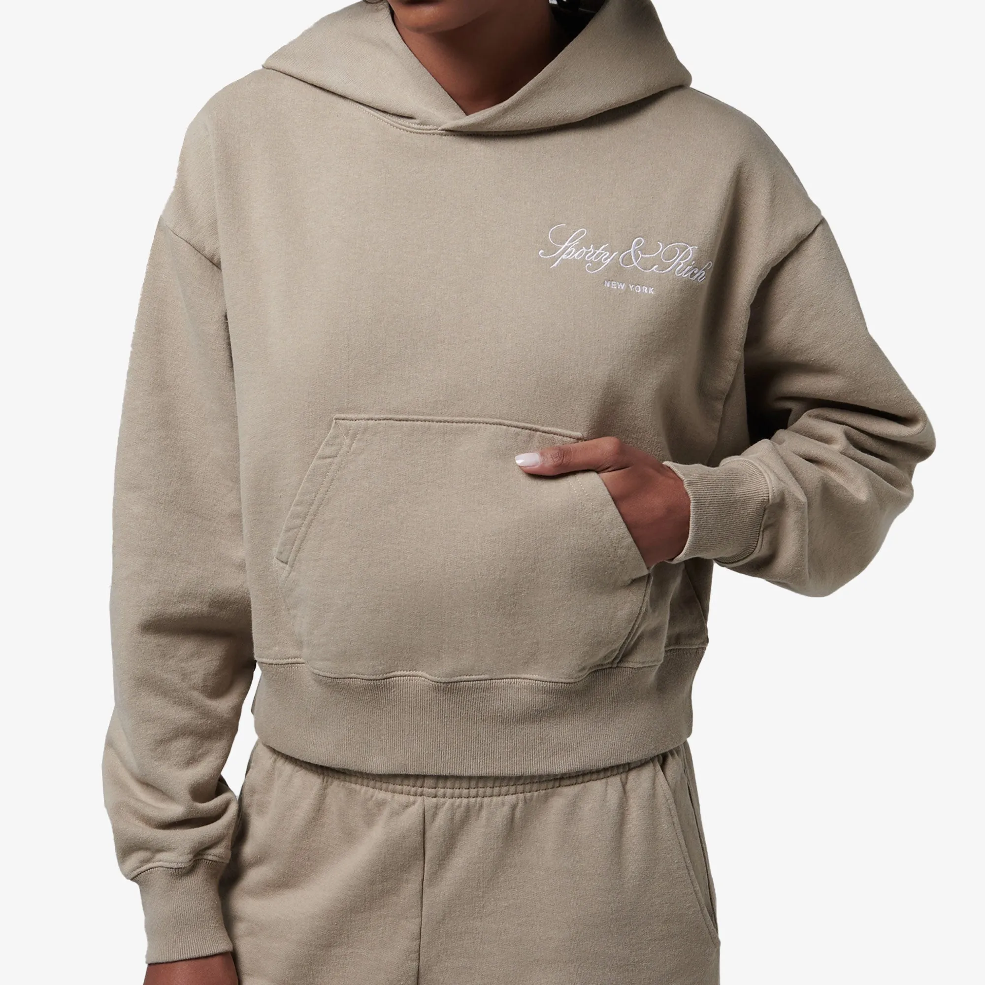 SPORTY & RICH | VENDOME SCRIPT EMBROIDERED CROPPED HOODIE { BEIGE