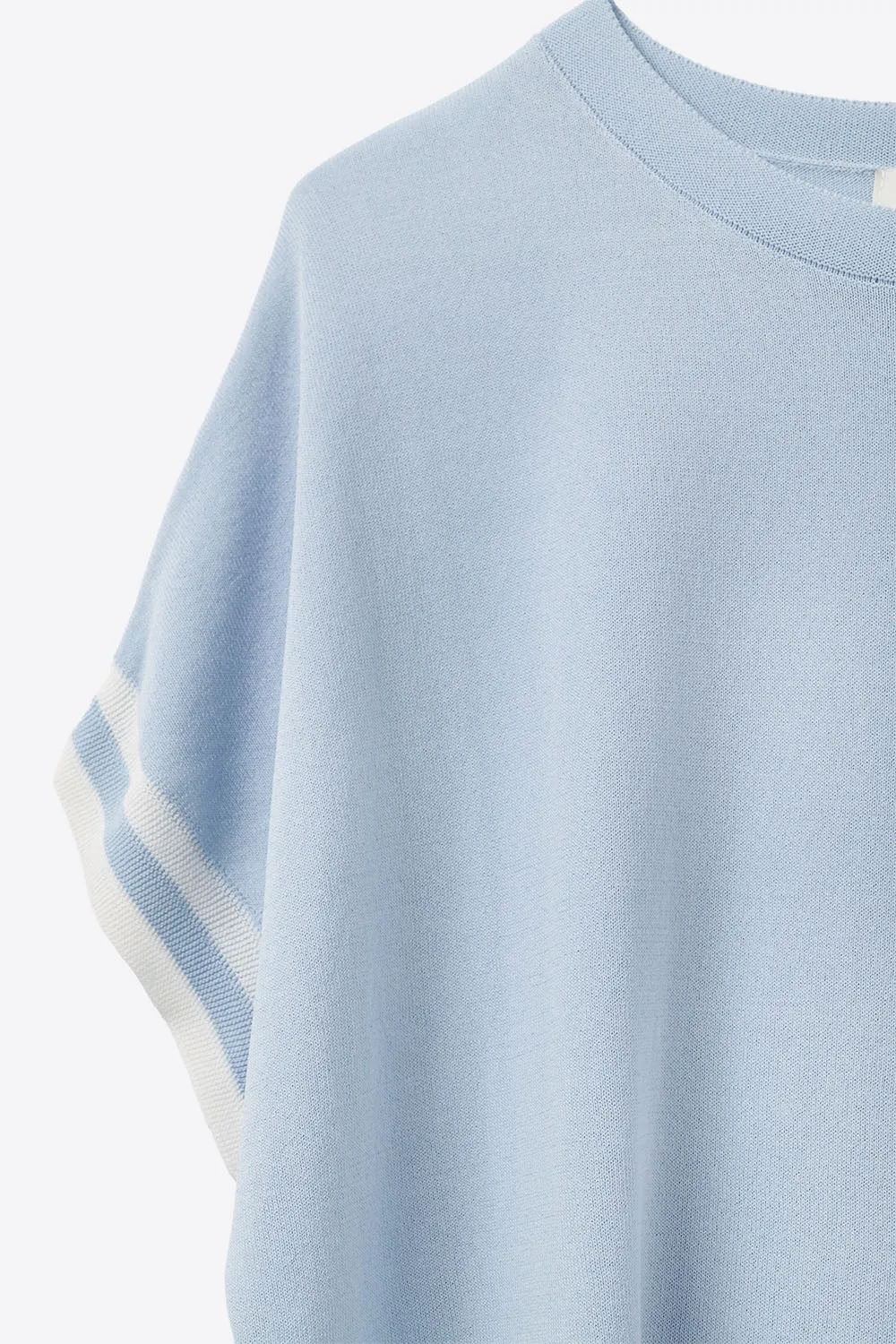 Sweater In baby Blue with white contrast detail