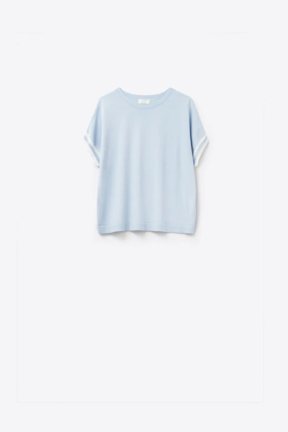 Sweater In baby Blue with white contrast detail
