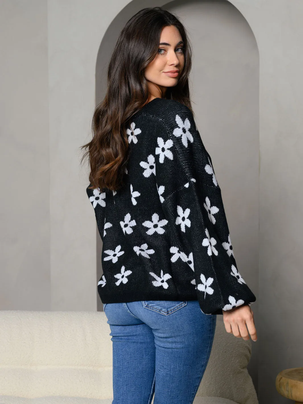 WOMEN'S DAISY PRINT LONG SLEEVE KNIT SWEATER