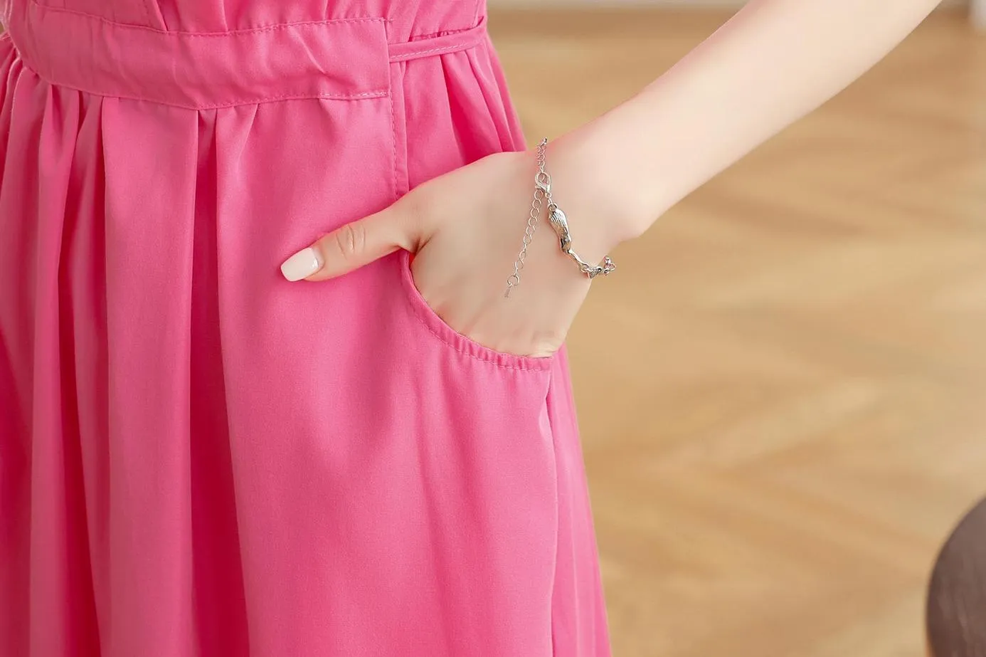 Women's Mid-Length Dress with Elastic Waist and In-Seam Pockets