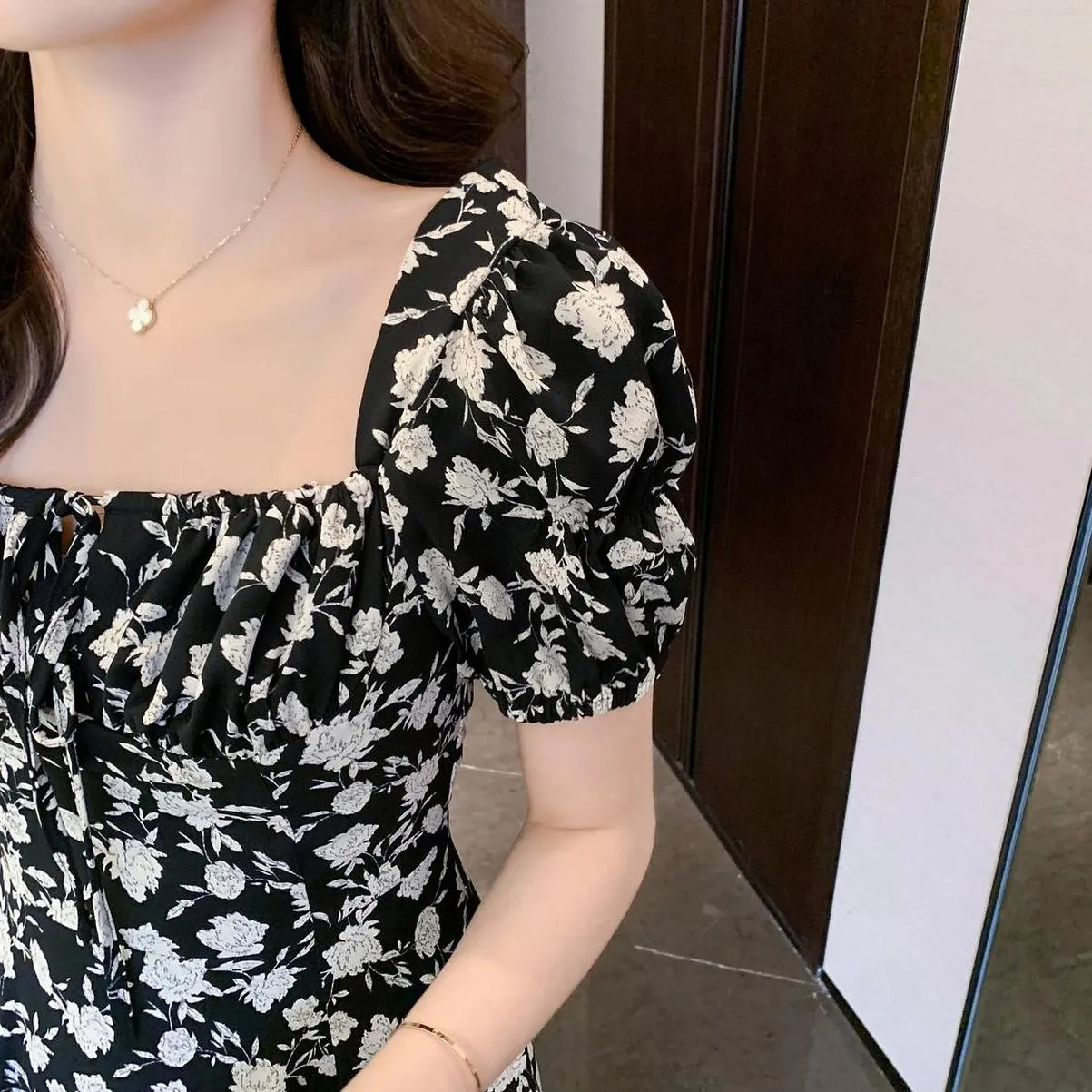 Women's Stunning Floral Print Tea Tea Dress with Split Thigh